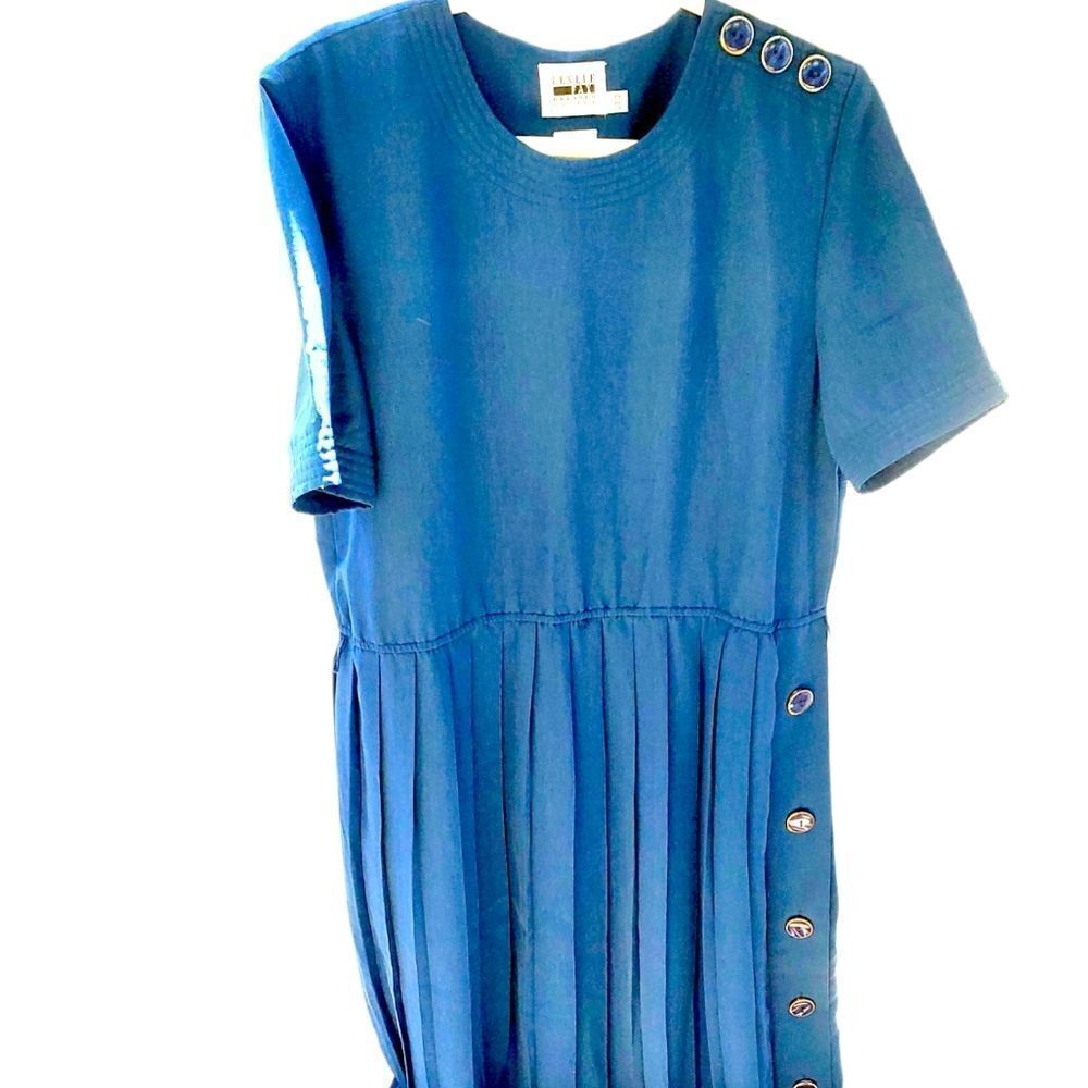 Leslie Fay VINTAGE Women's PETITE Size 10 Blue Pleated Dress.